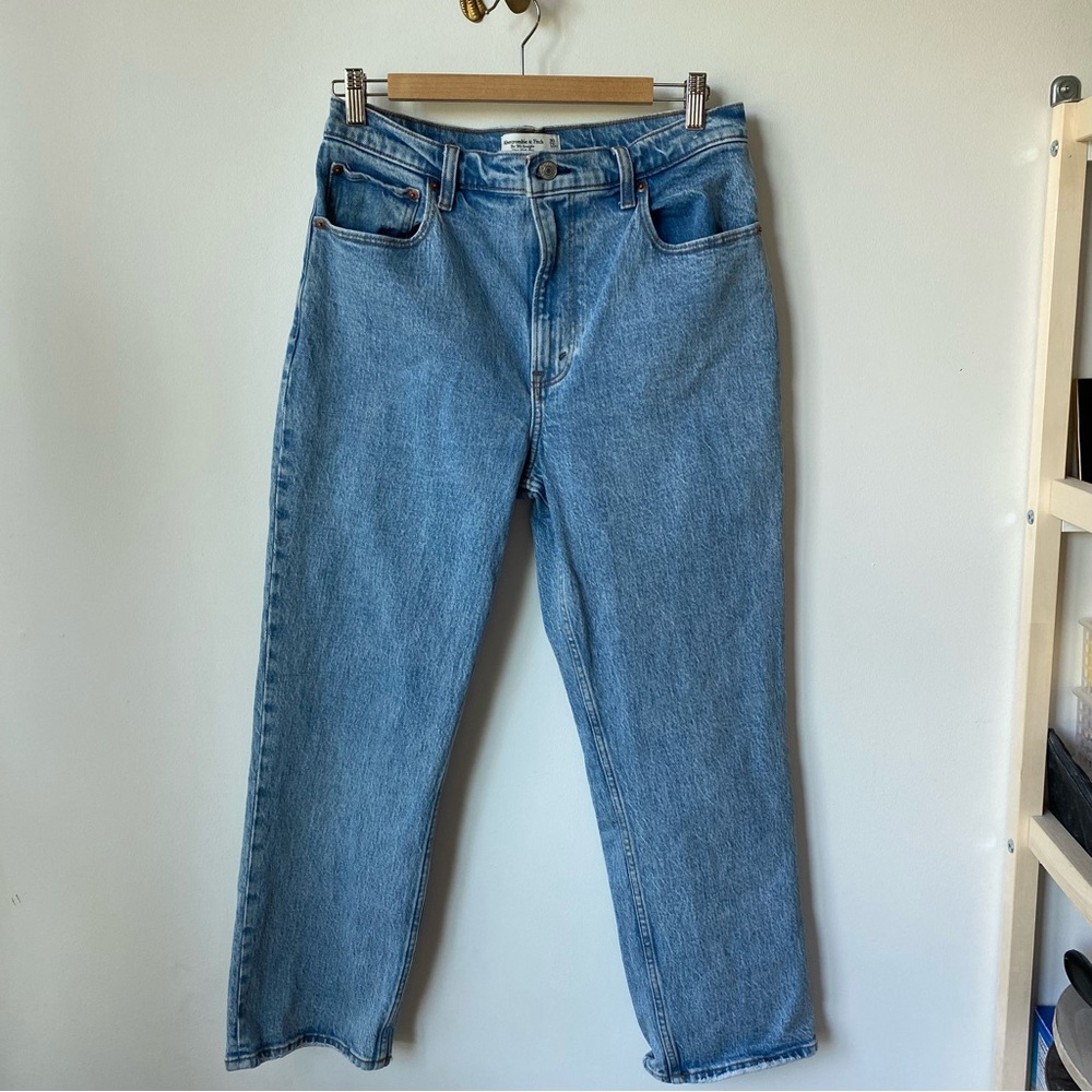 Abercrombie & Fitch • The 90’s Straight Ultra High Rise Jeans Sz 30